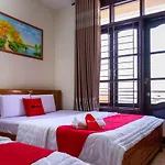 RedDoorz gần Lotte Cinema Cộng Hòa